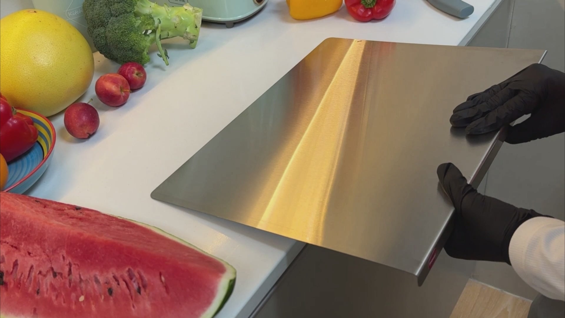 Load video: Frosol steel chopping board